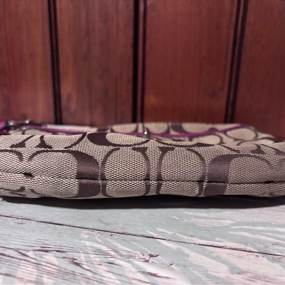 Coach signature C canvas wristlet - Picture 5 of 12